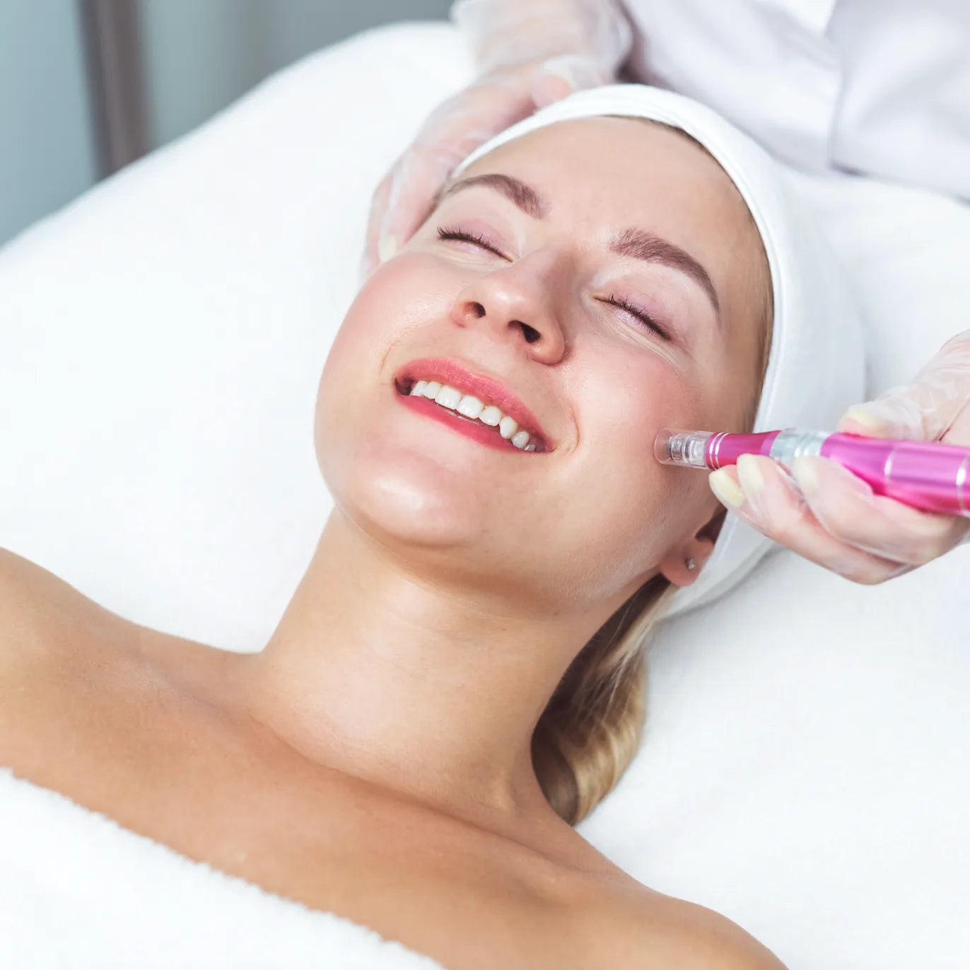 Mikronakłuwanie twarzy, szyi i dekoltu + Pink Glow/Meso BTX/Dives Acneout/Dermaheal